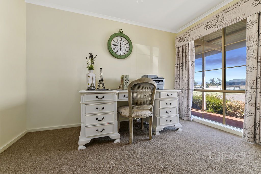 33 Ruxton Way, Hopetoun Park VIC 3340, Image 2