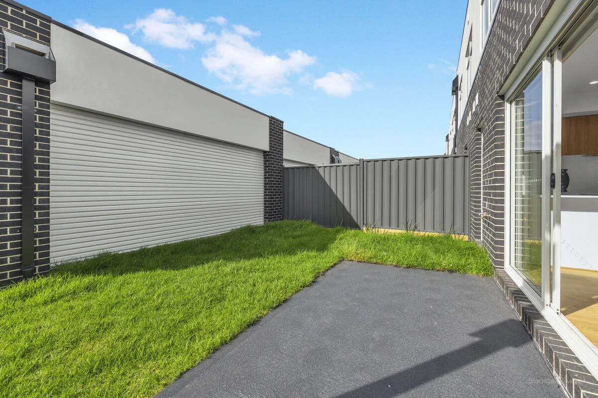 1 Shropshire Walk, Clyde VIC 3978 - Townhouse For Rent | Domain
