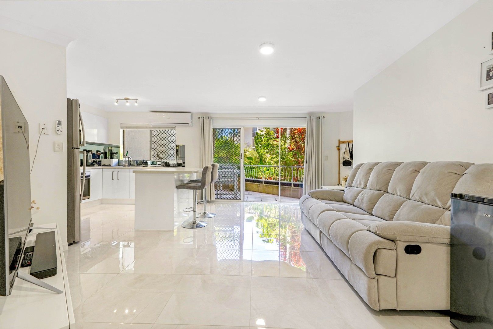 2 bedrooms Apartment / Unit / Flat in 3/37 Peninsular Drive SURFERS PARADISE QLD, 4217
