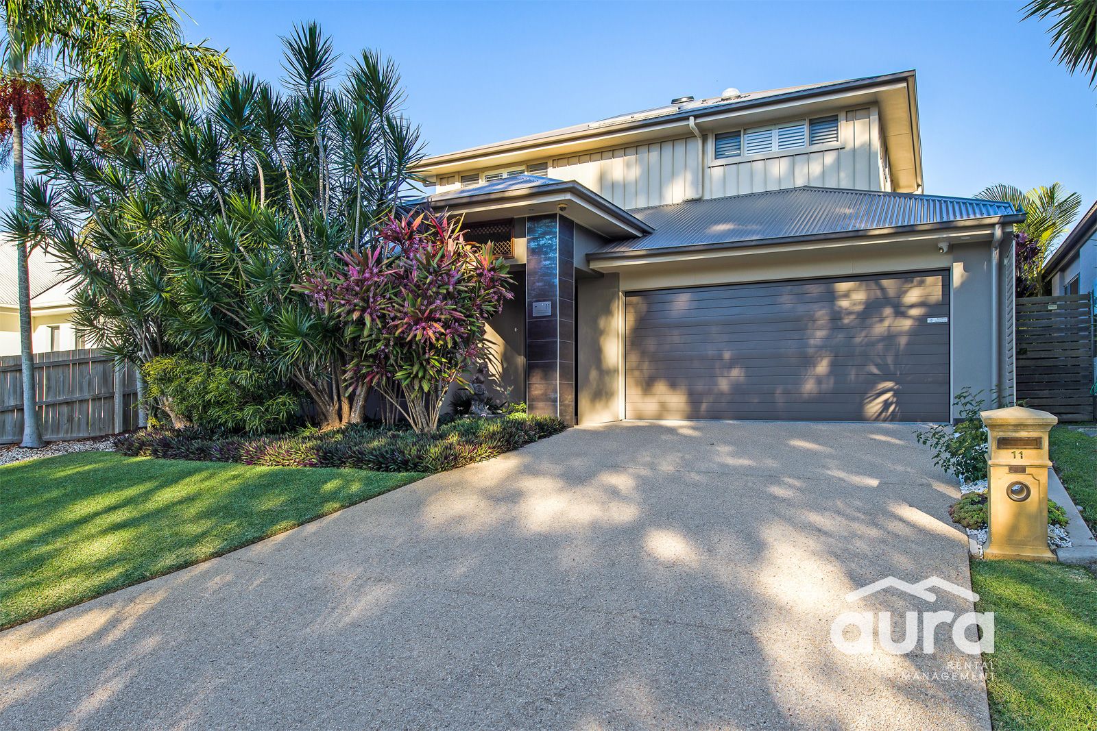 6 bedrooms House in 11 Kowari Crescent NORTH LAKES QLD, 4509