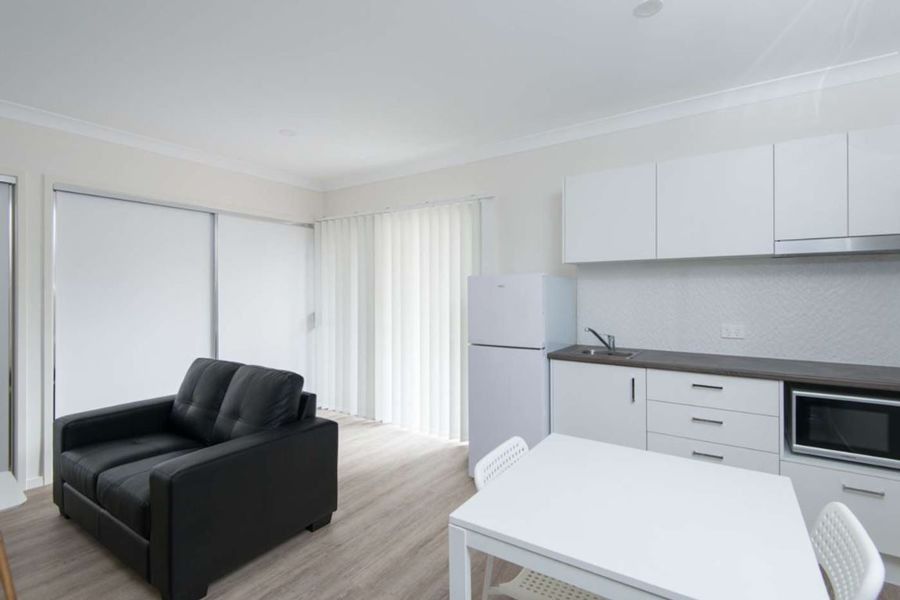 1 bedrooms Studio in 1/145 Selina St WYNNUM QLD, 4178