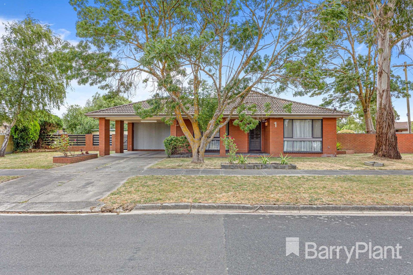 2 bedrooms House in 1 Aminya Avenue DELACOMBE VIC, 3356