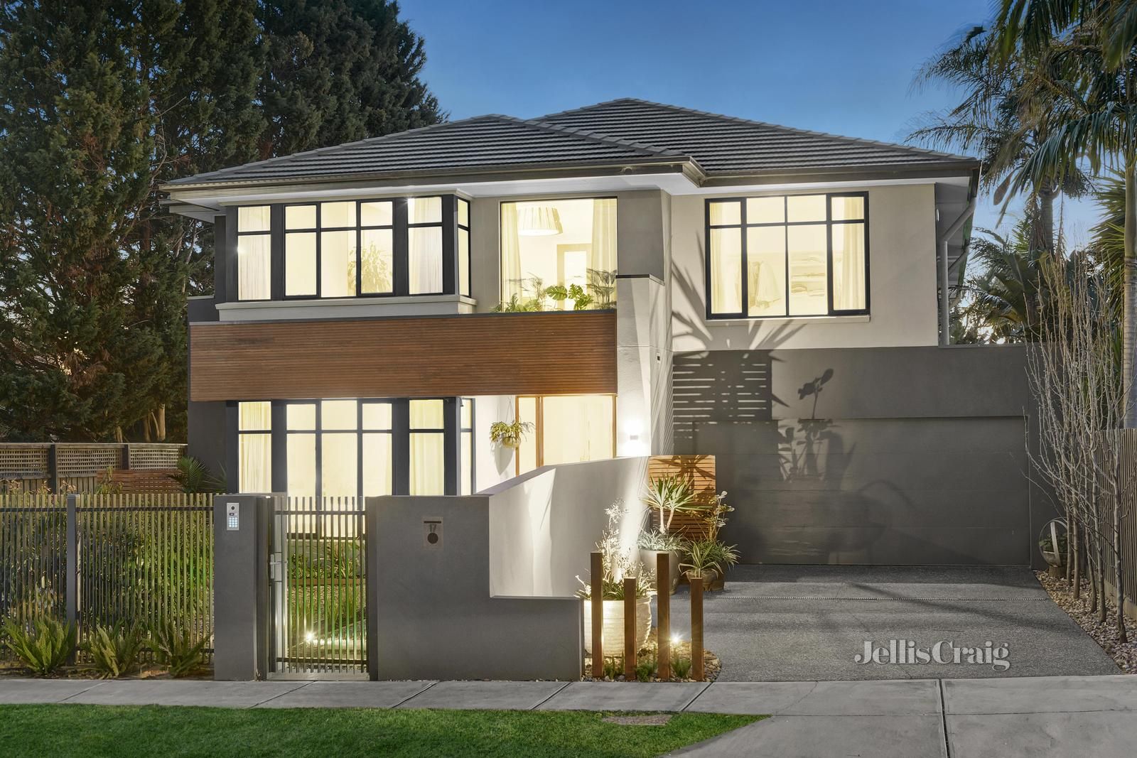 5 bedrooms House in 17 Clapperton Street BENTLEIGH VIC, 3204