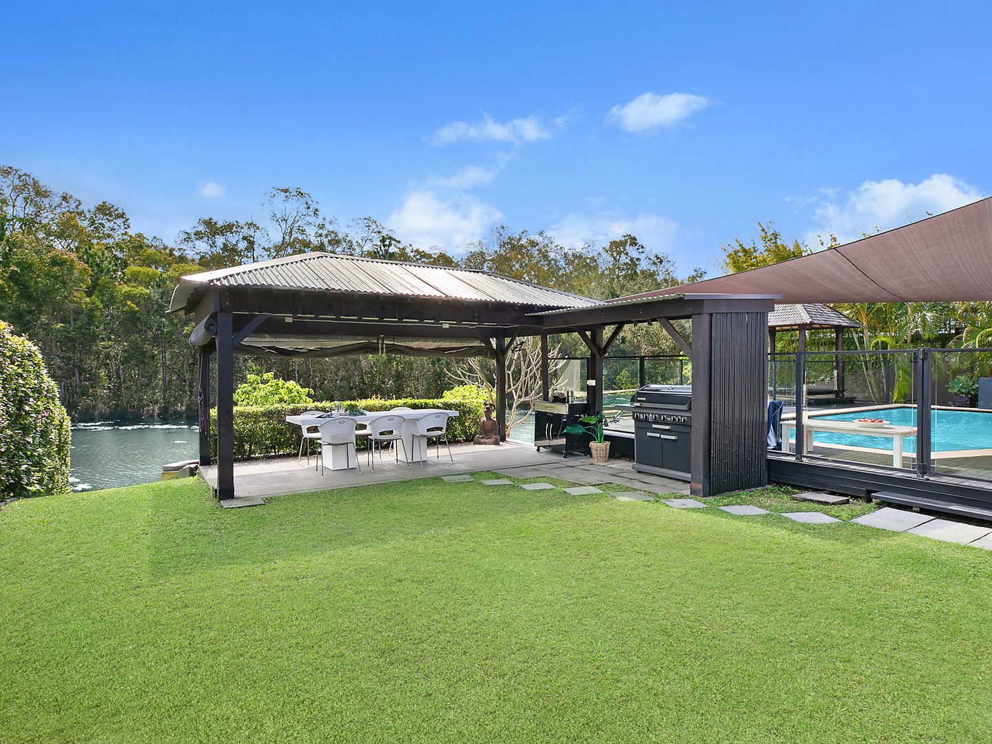 8 Campbellville Circuit, Pelican Waters QLD 4551