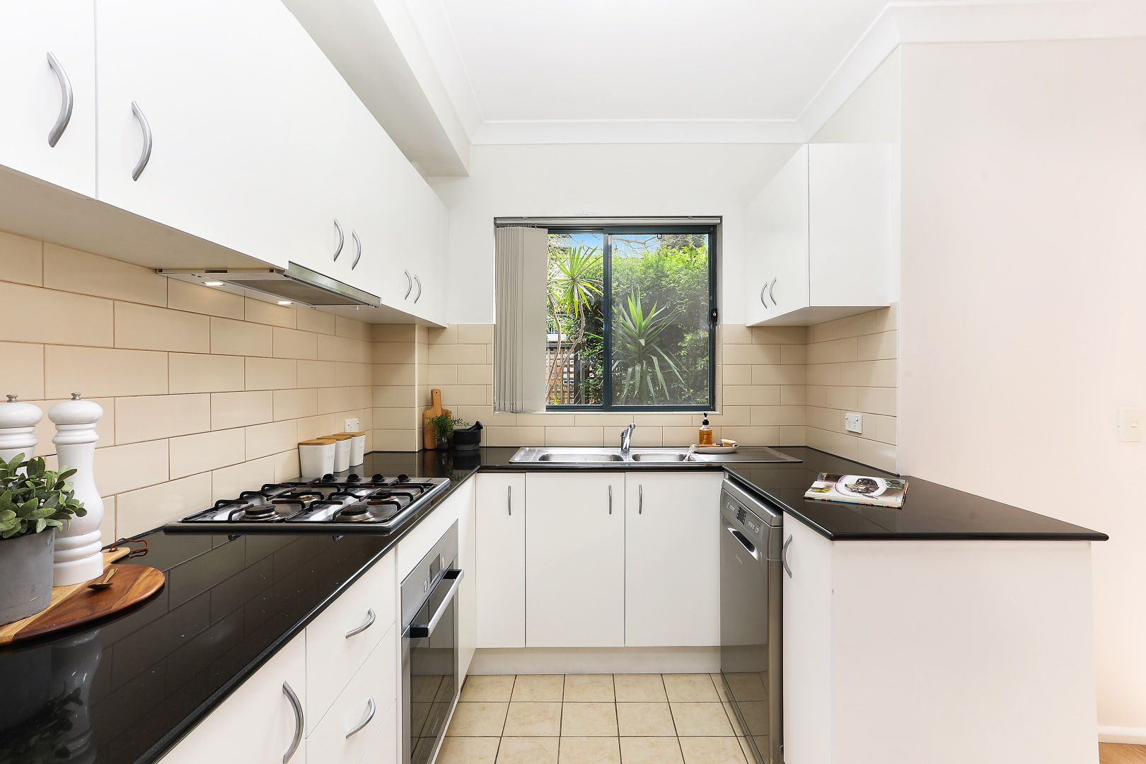 2/16 Sadlier Crescent, Petersham NSW 2049, Image 2