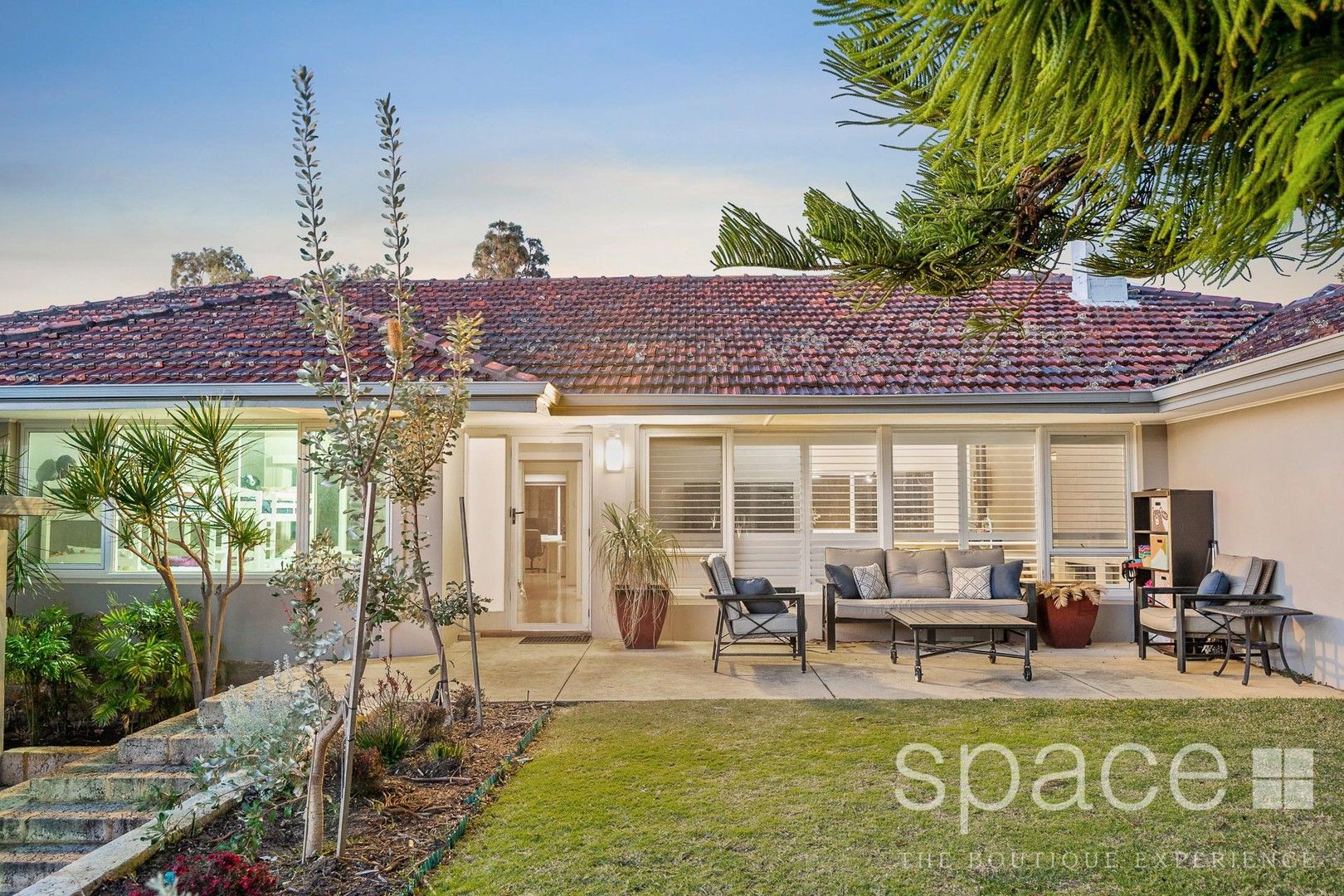 4 Goonang Road, City Beach WA 6015, Image 0