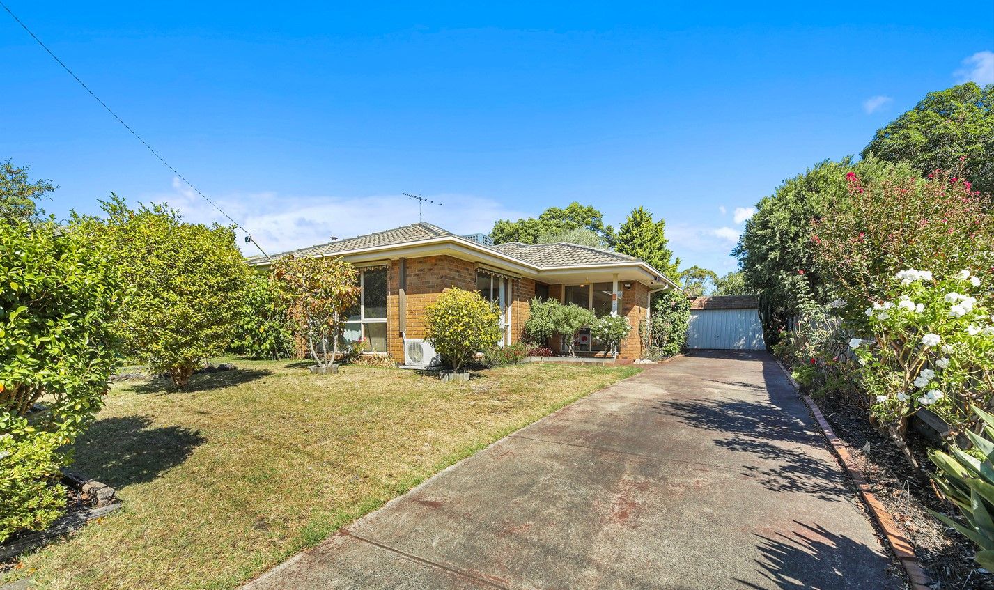 3 bedrooms House in 8 Barilla Court CRANBOURNE VIC, 3977