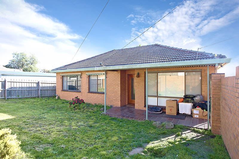 3 bedrooms House in 35 Tobias Avenue GLEN WAVERLEY VIC, 3150