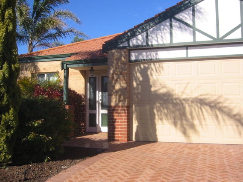 3 bedrooms Apartment / Unit / Flat in 1/11 Endeavour Road HILLARYS WA, 6025