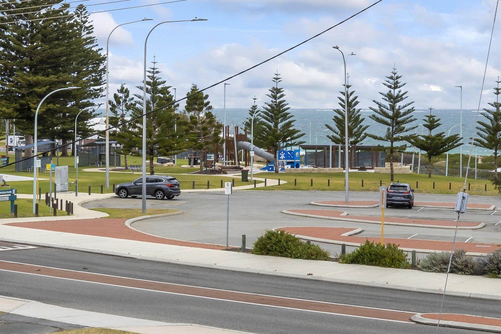 4 bedrooms House in 24 Oceanside Promenade MULLALOO WA, 6027
