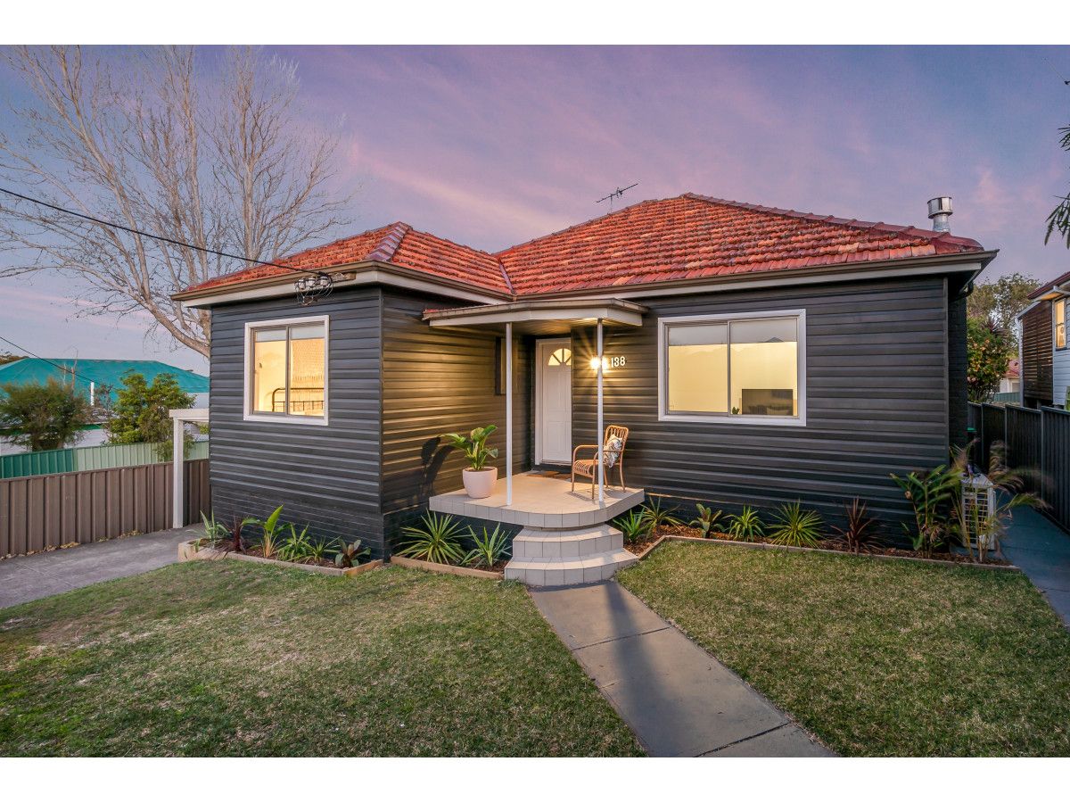 3 bedrooms House in 138 Kahibah Road CHARLESTOWN NSW, 2290