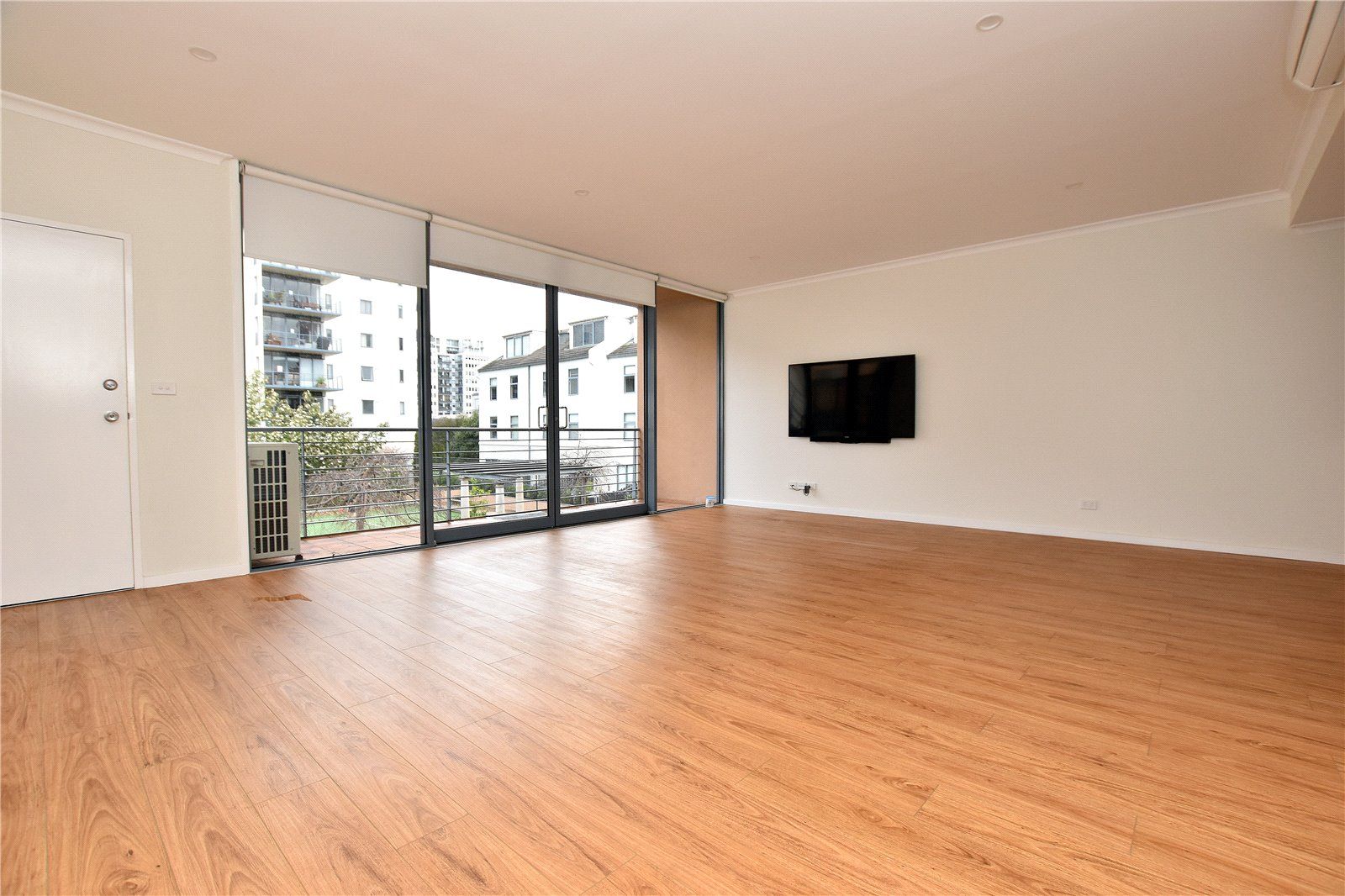 10 100 Wells Street Southbank Vic 3006 Apartment For Rent 550 00 Domain