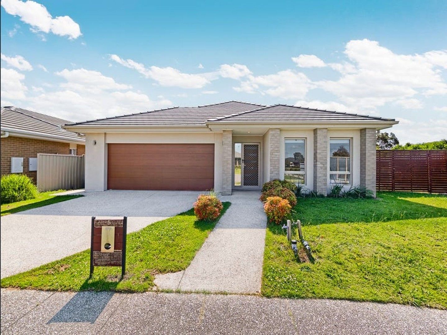 4 bedrooms House in 5 Cann Court PAKENHAM VIC, 3810