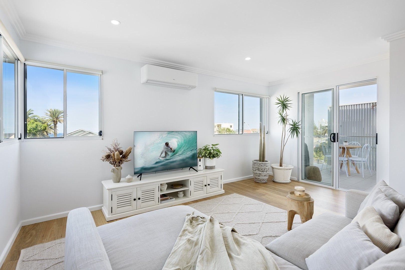 2 bedrooms Apartment / Unit / Flat in 18/1 Mactier Street NARRABEEN NSW, 2101