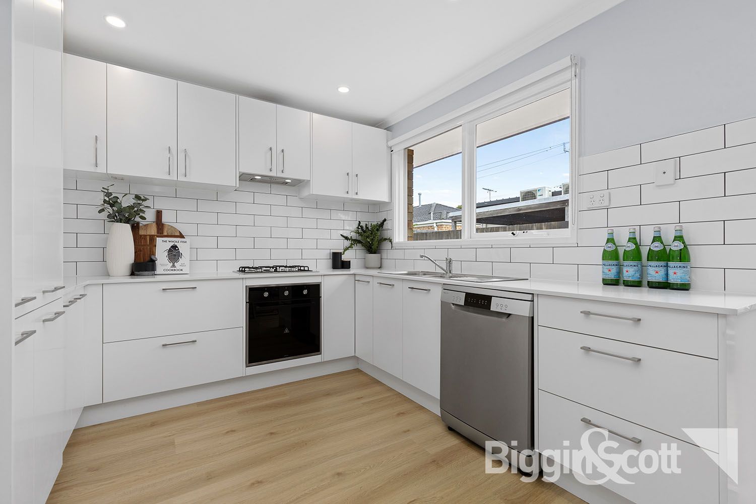 2 Longbeach Close, Aspendale VIC 3195, Image 0