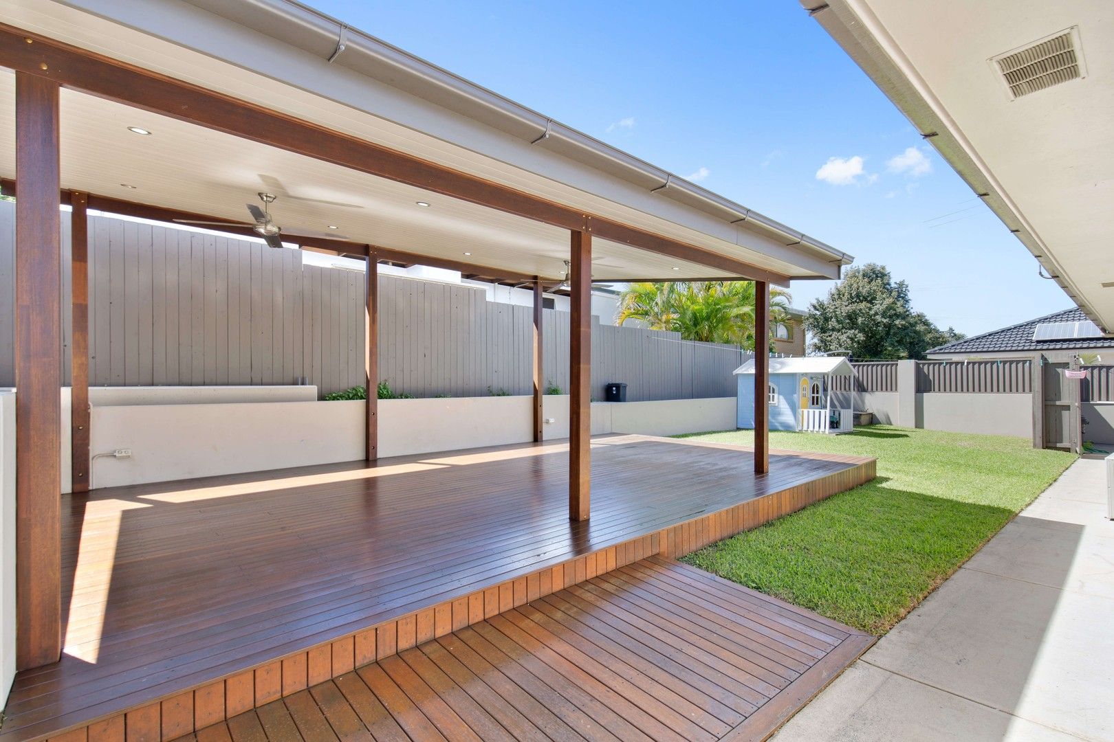 4 bedrooms House in 22 Mirang Street MANSFIELD QLD, 4122