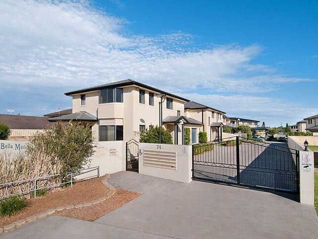 4 bedrooms Townhouse in 22/74 Hutton Road THE ENTRANCE NORTH NSW, 2261