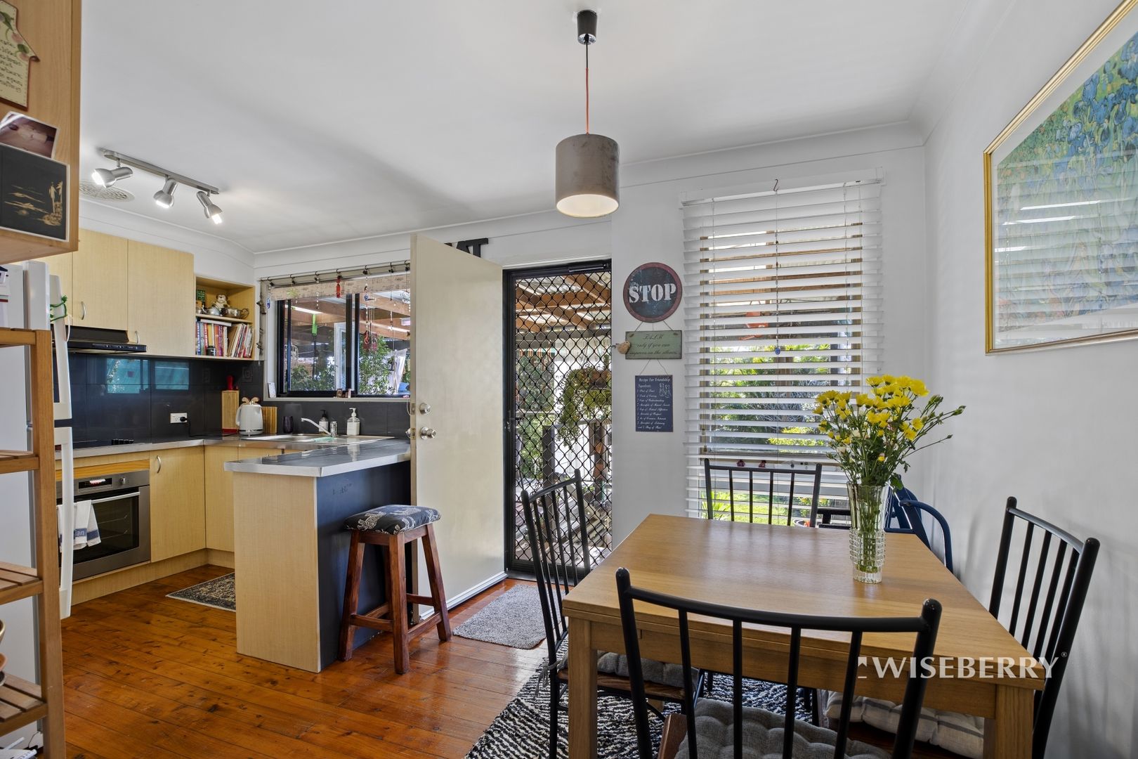 20 Campbell Parade, Mannering Park NSW 2259, Image 2