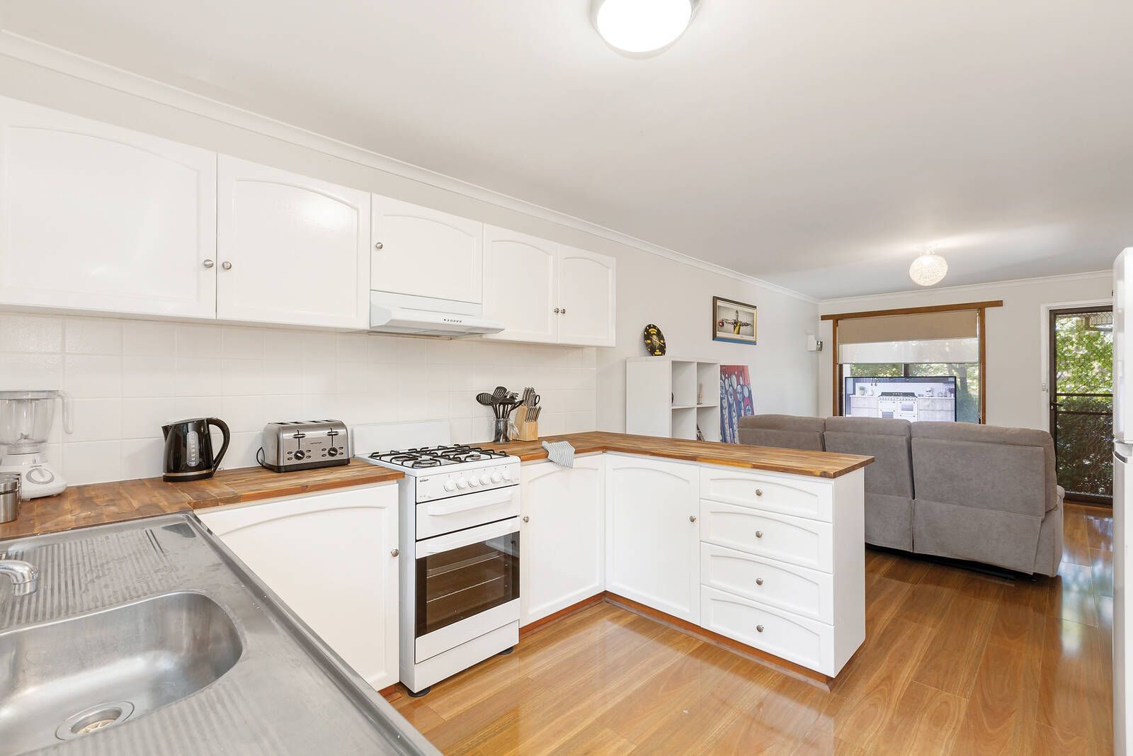 4/6 Boyle Street, Golden Point VIC 3350, Image 2