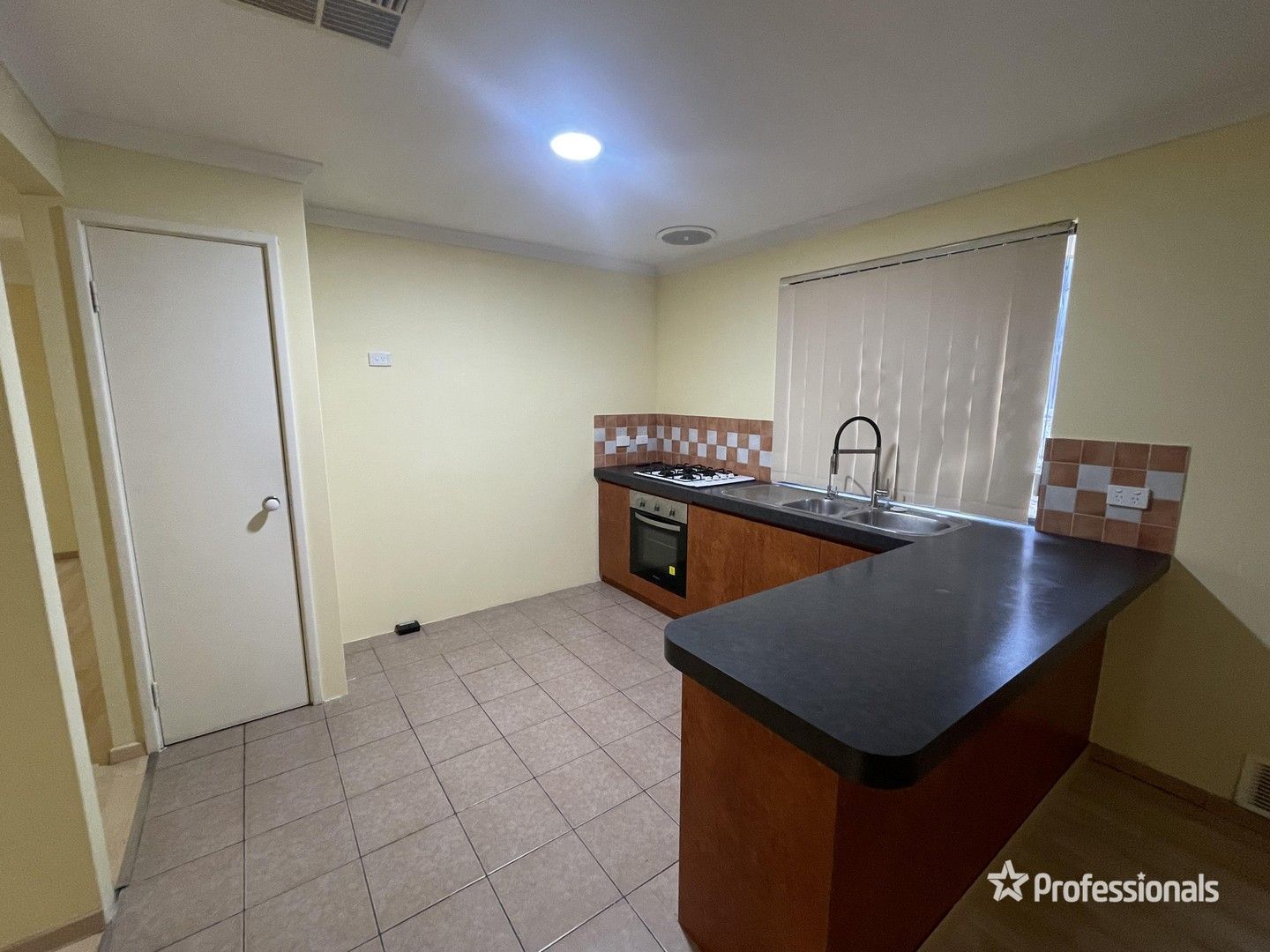 4 bedrooms House in 104 Larrawa Circle ELLENBROOK WA, 6069