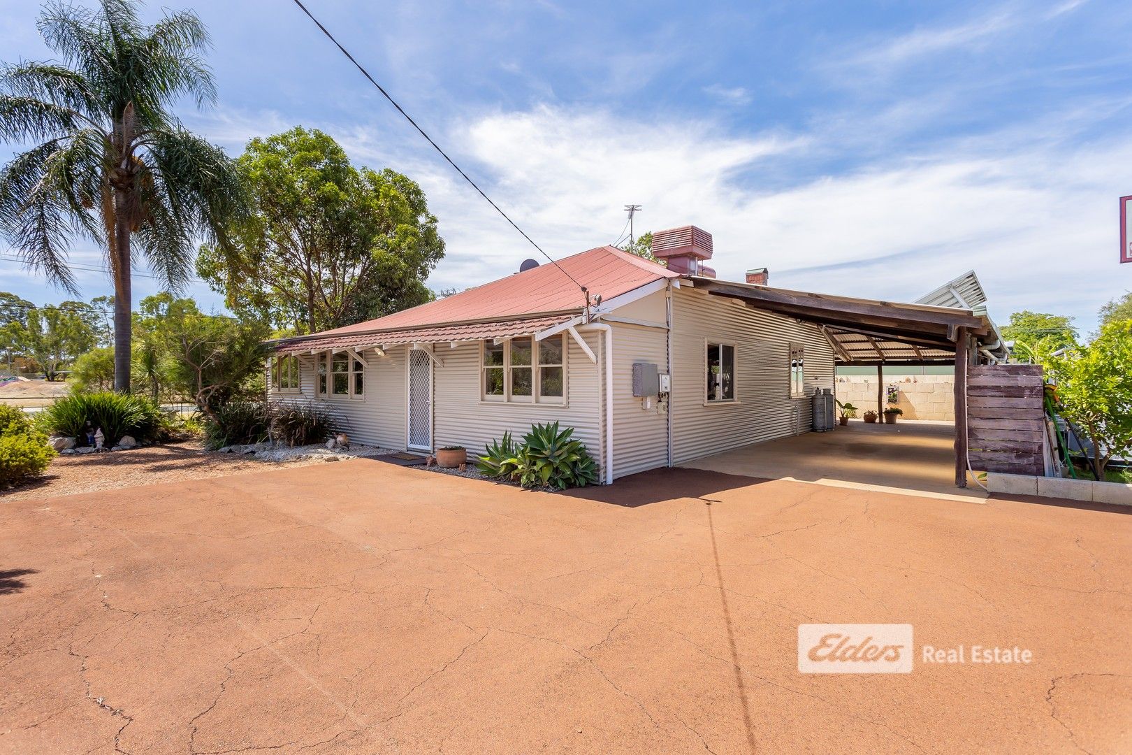 5 bedrooms House in 16 Buchanan Road CAPEL WA, 6271