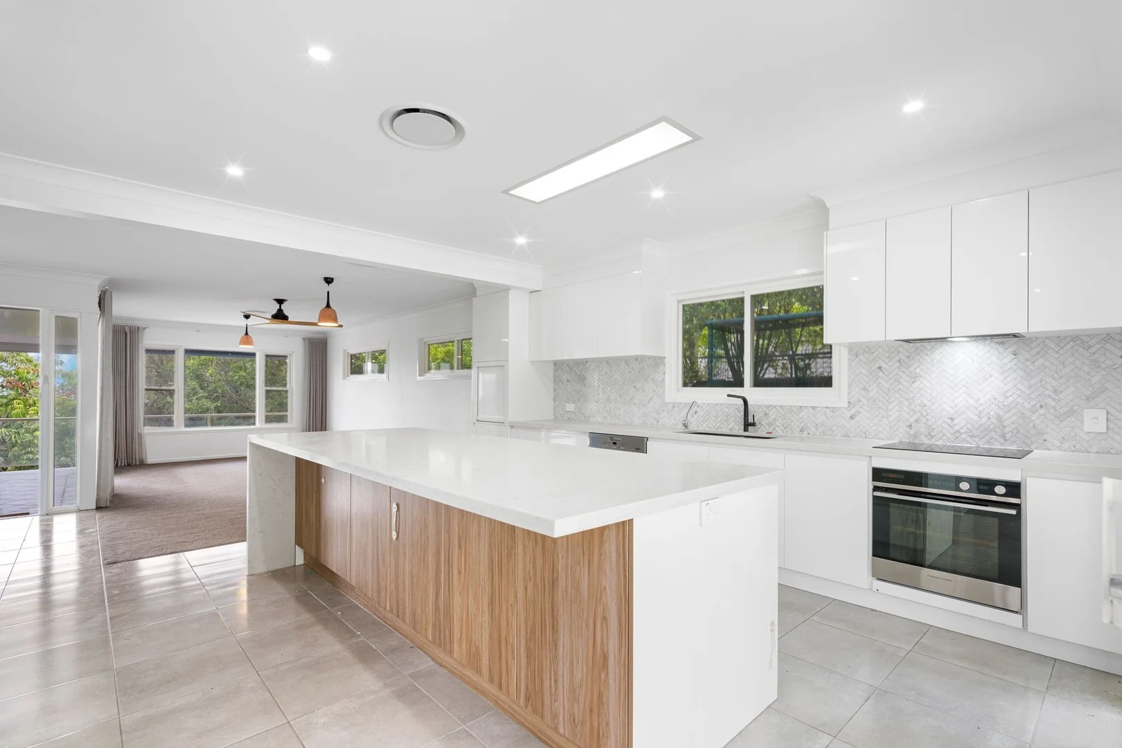 83 Tranters Avenue, Camp Hill QLD 4152