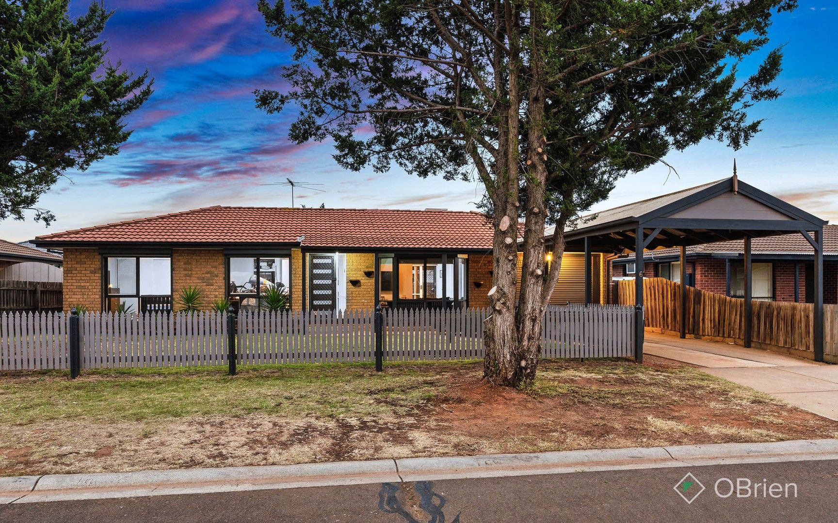 3 bedrooms House in 6 Strachan Place MELTON SOUTH VIC, 3338