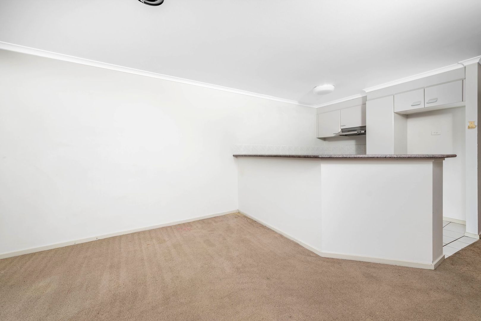 77/44 Jerrabomberra Avenue, Narrabundah ACT 2604, Image 2