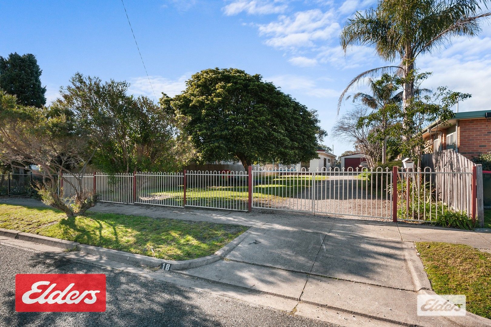 2 bedrooms House in 18 Heatherlea Grove LAKES ENTRANCE VIC, 3909