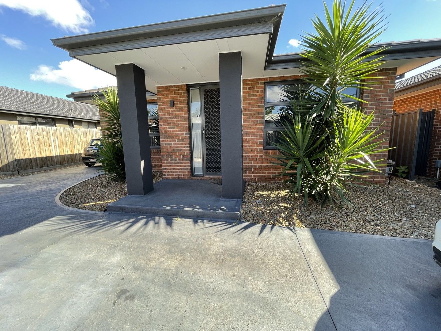 3 bedrooms House in 2/5 Racecourse Road RIDDELLS CREEK VIC, 3431