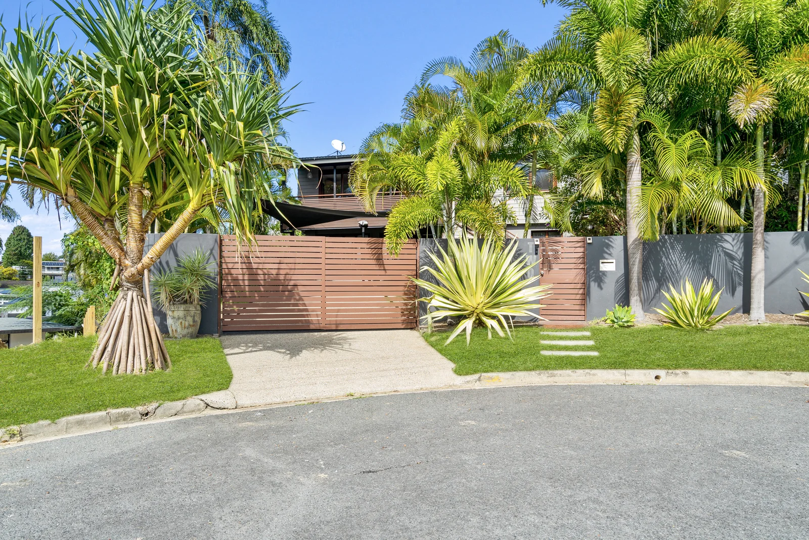 Primary image of 2 Martin Place, Ashmore QLD 4214