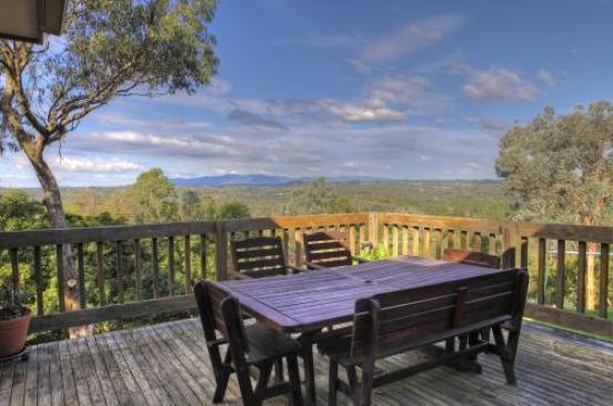 18 Winding Way, North Warrandyte VIC 3113