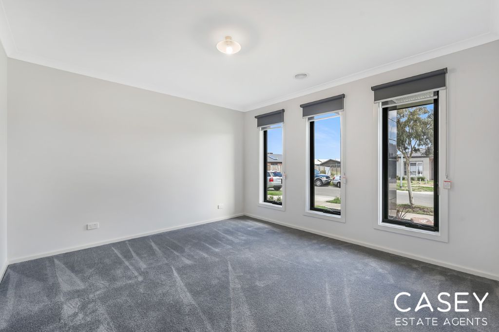 52 Spearwood Rise, Cranbourne West VIC 3977, Image 2