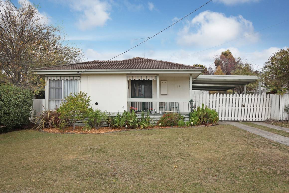 Picture of 21 Lyell Street, GISBORNE VIC 3437