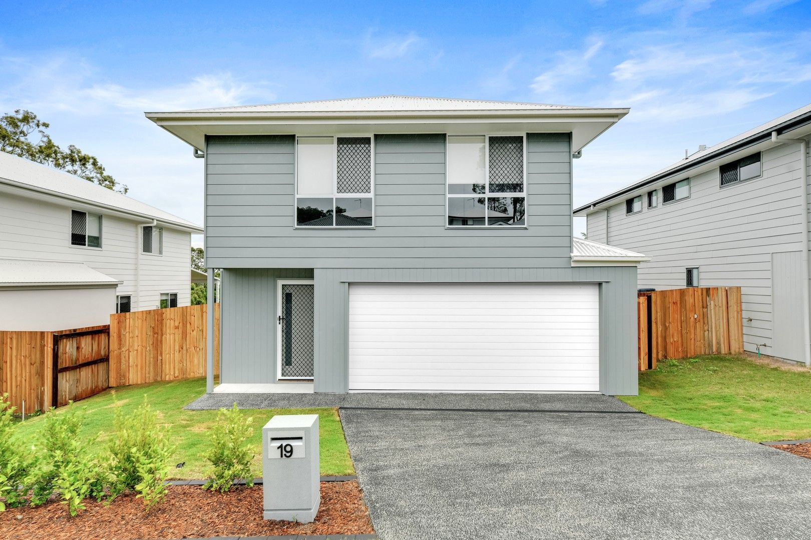 4 bedrooms House in 19 Niche Glade Circuit MAUDSLAND QLD, 4210
