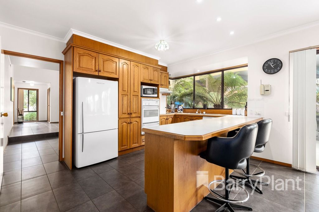 29 Hawkes Drive, Mill Park VIC 3082, Image 2