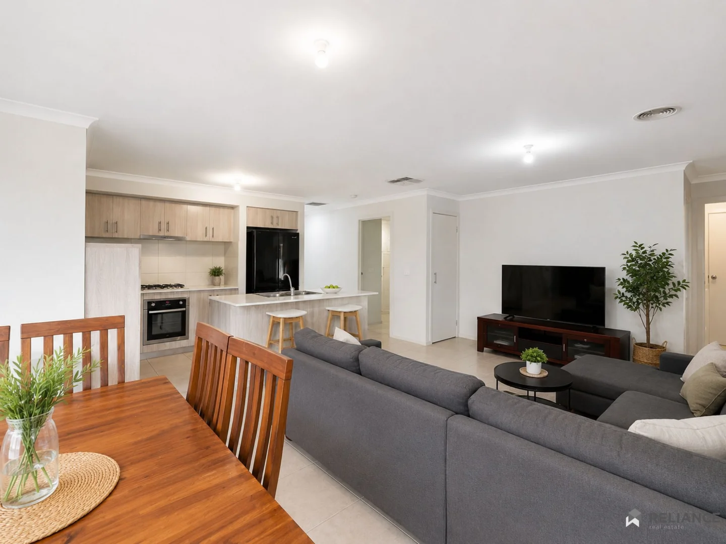 8 Bromley Circuit, Thornhill Park VIC — StMate