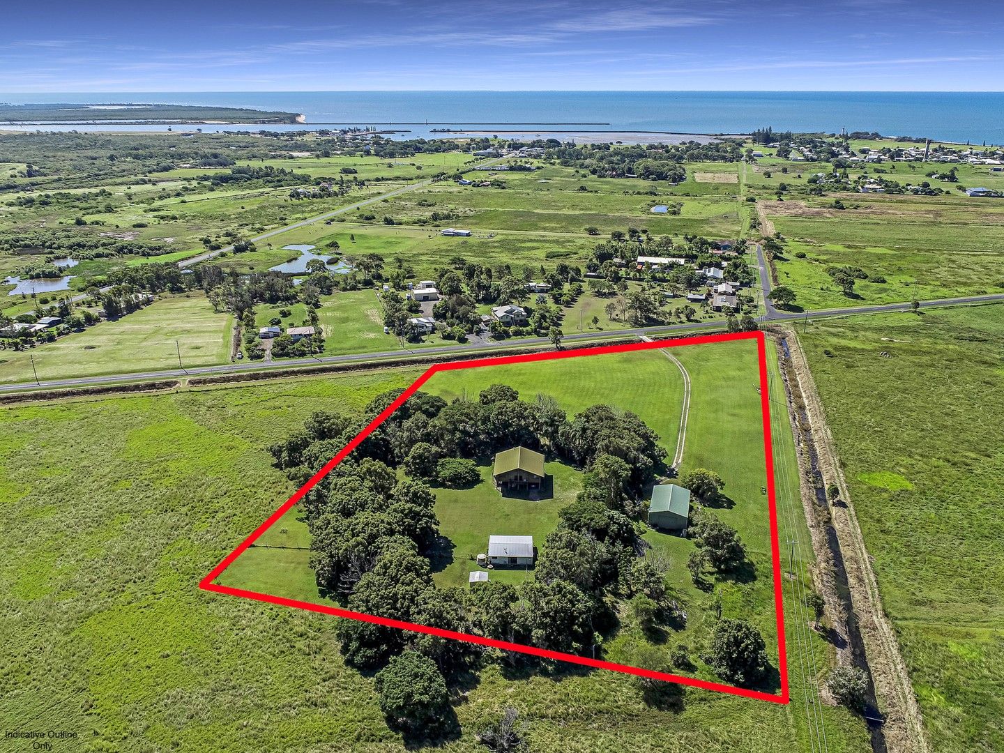 4 bedrooms Acreage / Semi-Rural in 115 Rowlands Road BURNETT HEADS QLD, 4670