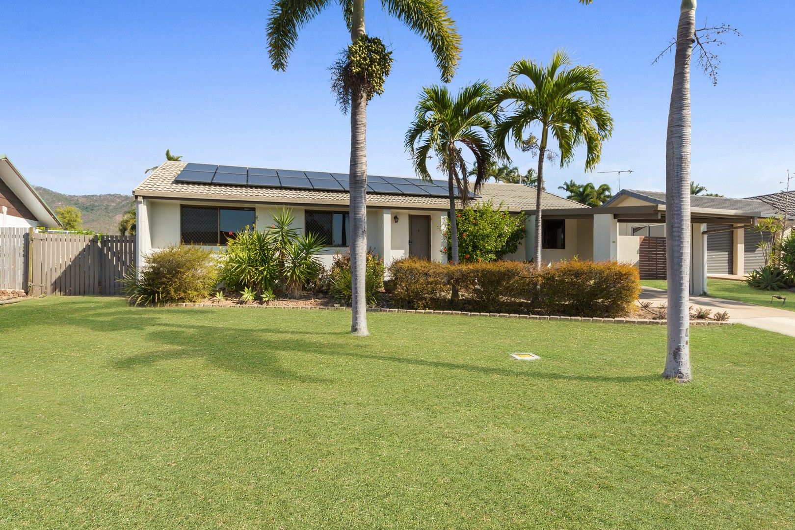 4 bedrooms House in 6 Allamanda Cresent ANNANDALE QLD, 4814