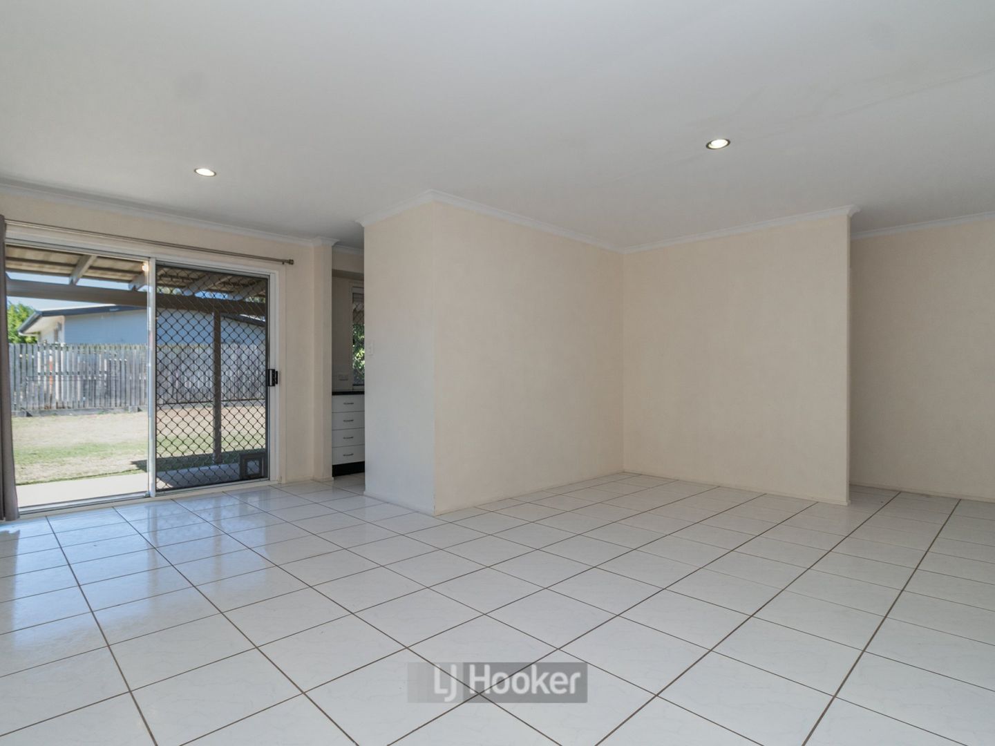 29 Noosa Court, Hillcrest QLD 4118, Image 2