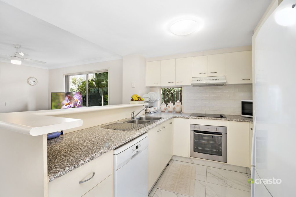 40 Marble Arch Place, Arundel QLD 4214, Image 2