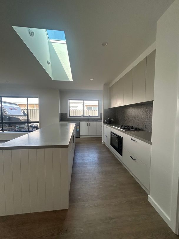 3 bedrooms House in 17 Blackwood Crescent YARRAWONGA VIC, 3730