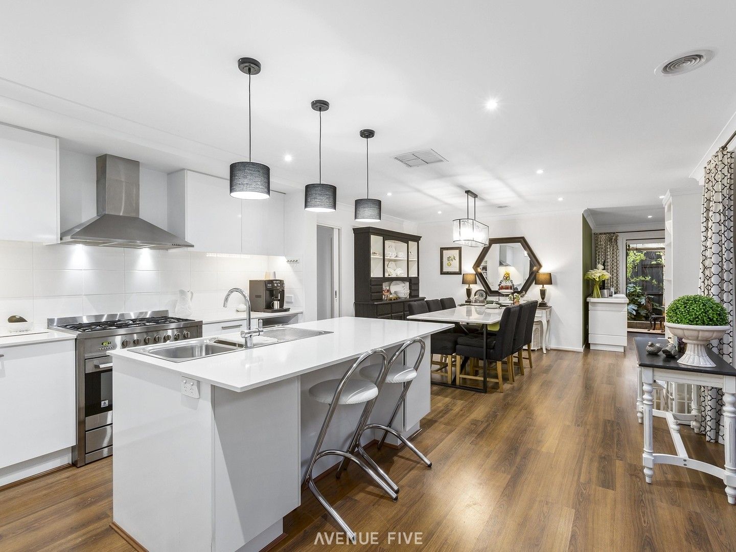 4 bedrooms House in 7 Blossom Avenue MOUNT DUNEED VIC, 3217
