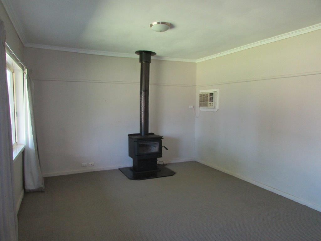 21 WALKER STREET, Donald VIC 3480, Image 2