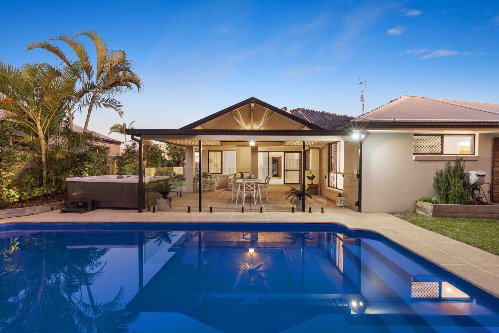 5 bedrooms House in 2 Antigua Court PARREARRA QLD, 4575