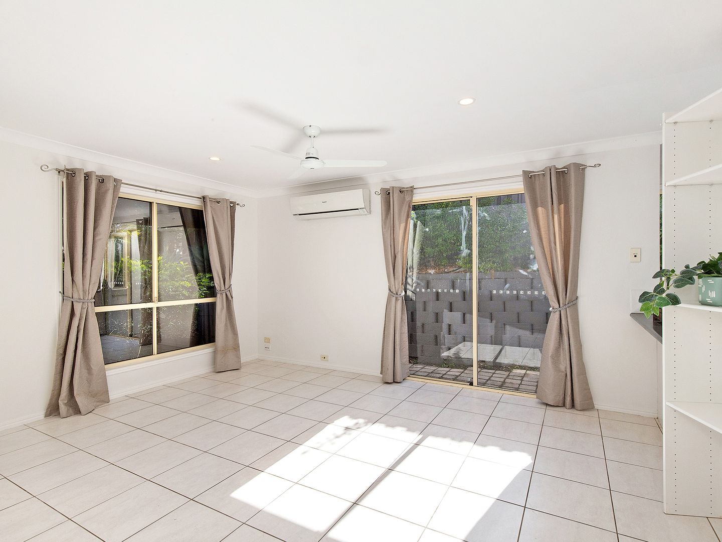 1/9 Stormbird Place, Carrara QLD 4211, Image 1