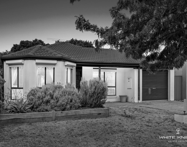 35 Creekbank Place, Caroline Springs VIC 3023