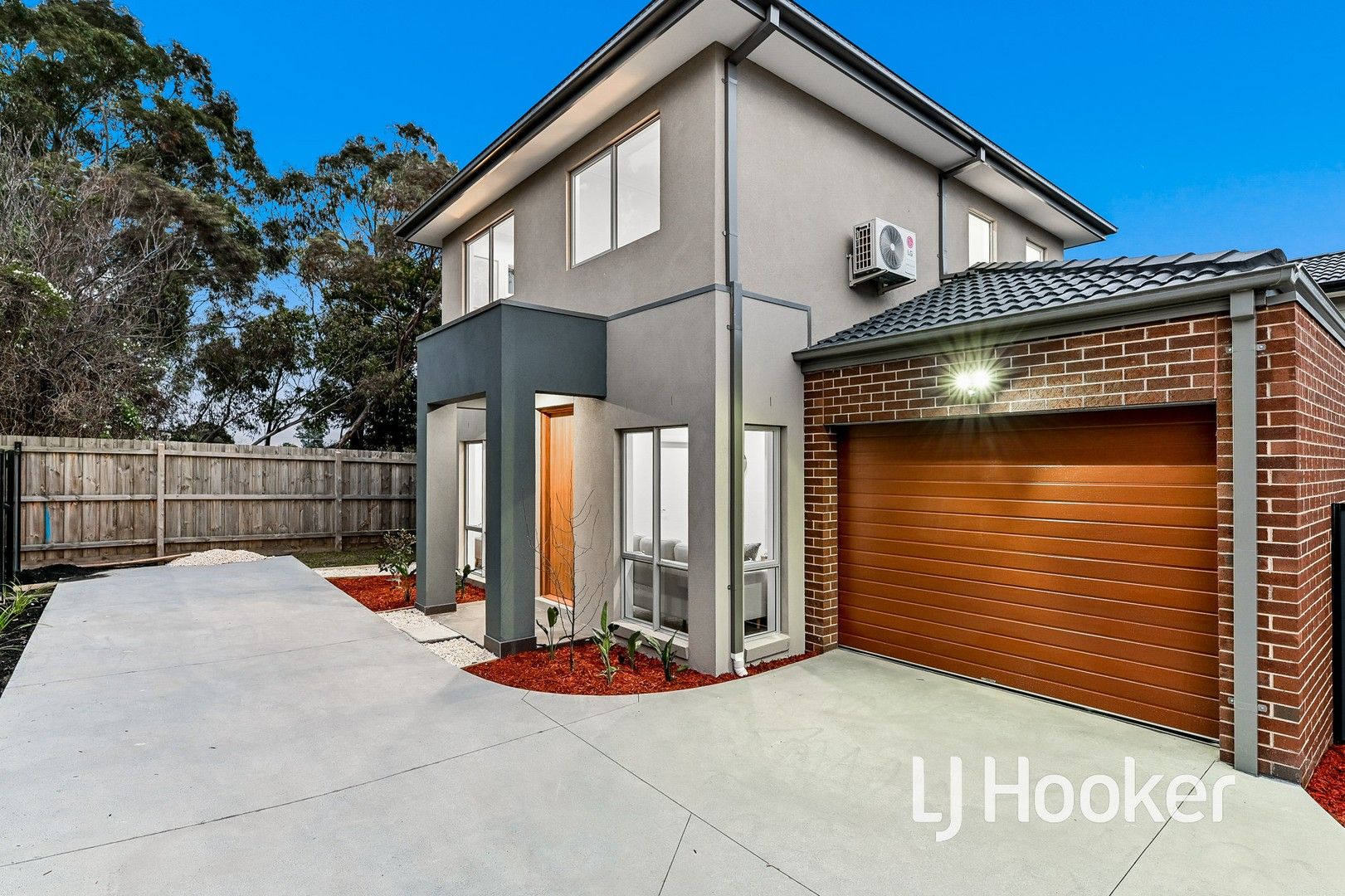 3 bedrooms Townhouse in 7 Kopje Place NARRE WARREN VIC, 3805