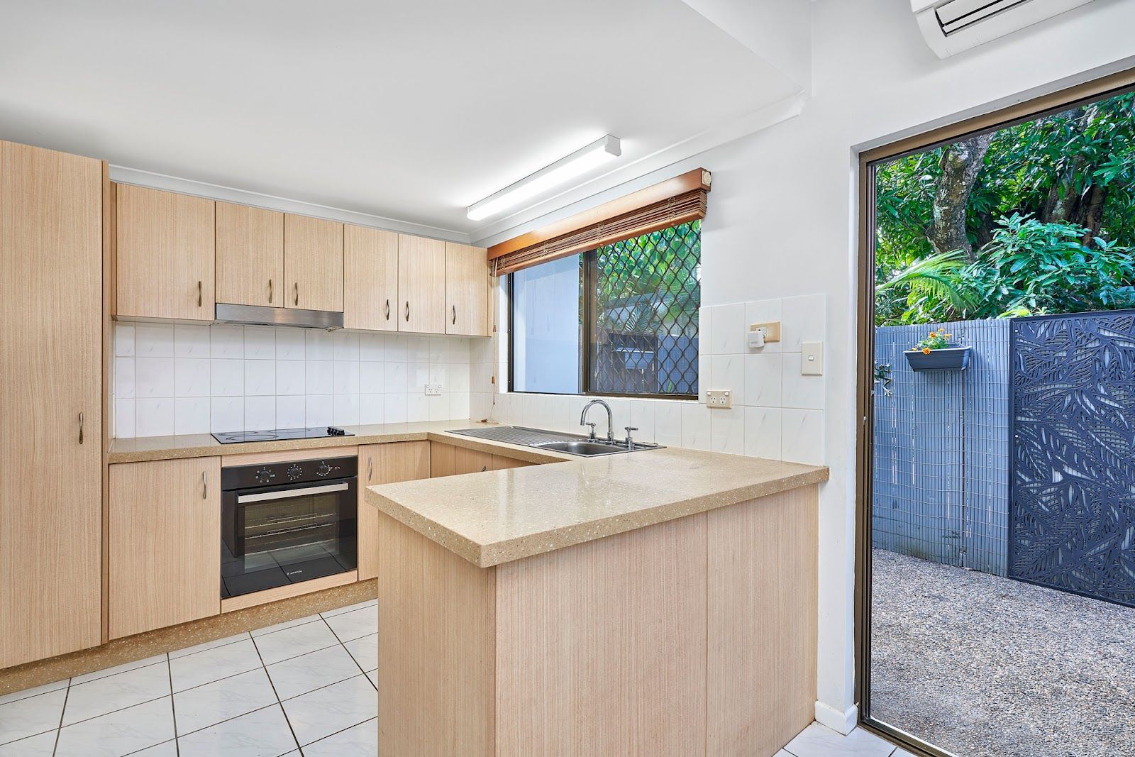 4/194-200 Mccoombe Street, Bungalow QLD 4870, Image 1