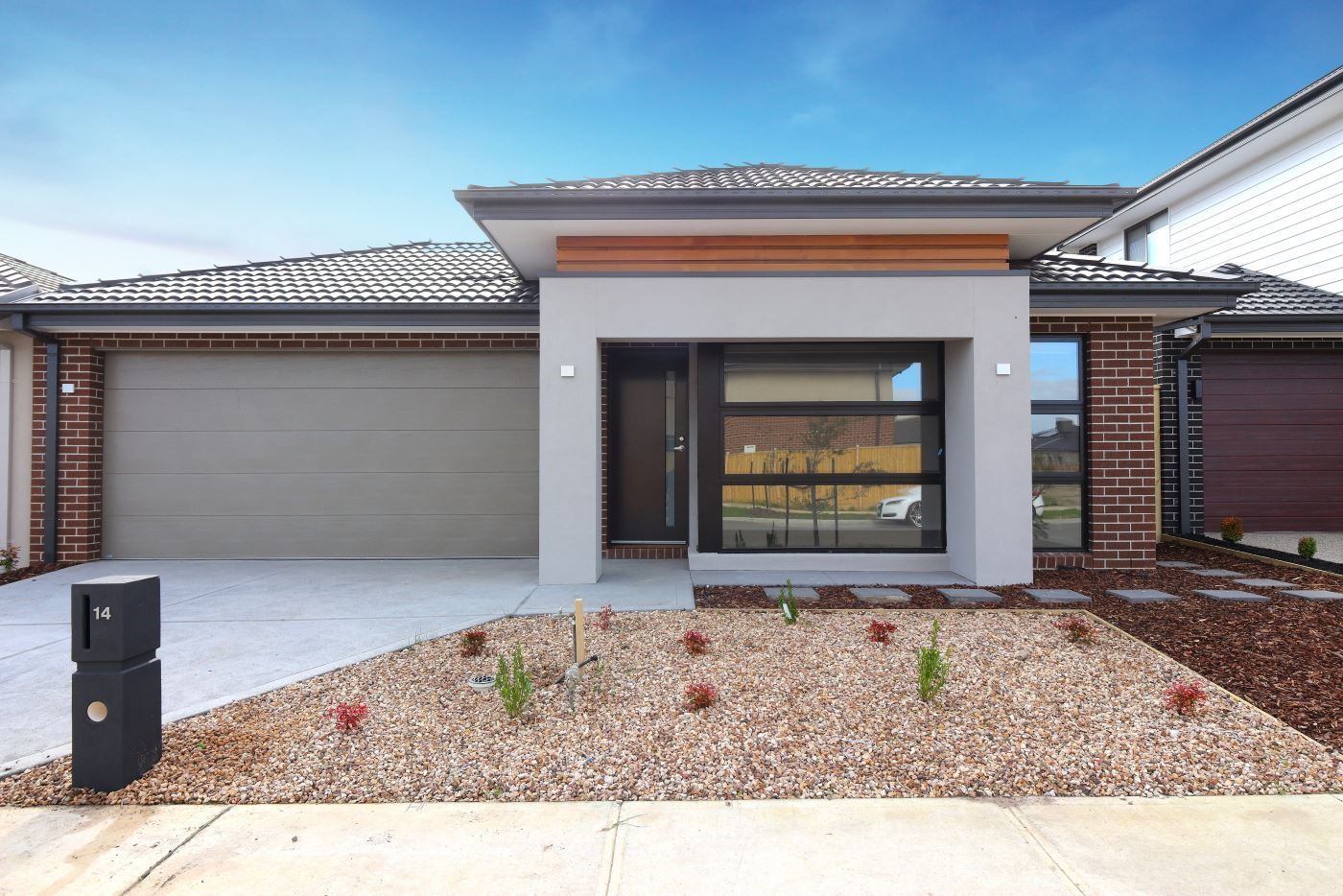 4 bedrooms House in 14 Warmbrunn Crescent BERWICK VIC, 3806